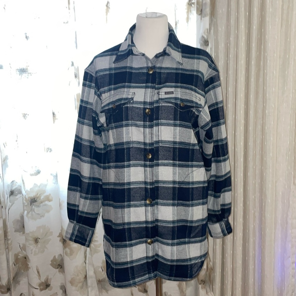 New Condition  Columbia Women's Calico Basin Shirt Jacket Size Medium